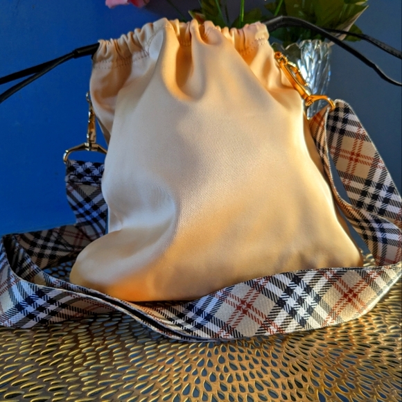 Burberry - Picture 4 of 8